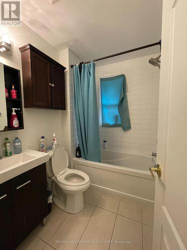 Unit 3 - 242 Kings Court Crescent, Milton (Old Milton), ON - Indoor Photo Showing Bathroom