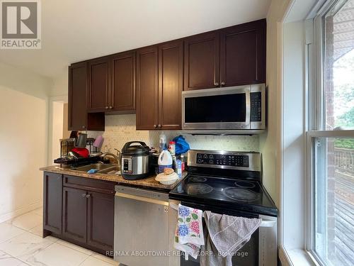 Unit 3 - 242 Kings Court Crescent, Milton (Old Milton), ON - Indoor Photo Showing Kitchen With Double Sink