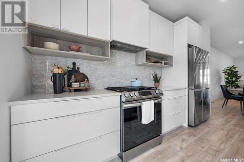 3135 Green Brook Road, Regina, SK - Indoor Photo Showing Kitchen With Upgraded Kitchen