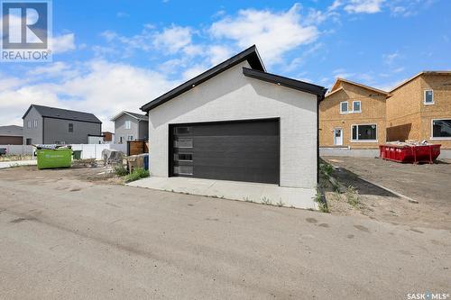 3135 Green Brook Road, Regina, SK - Outdoor