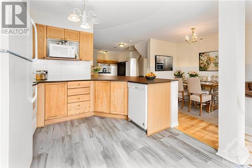 This image has been virtually staged. - 18 Drumso Street, Ottawa, ON - Indoor Photo Showing Kitchen