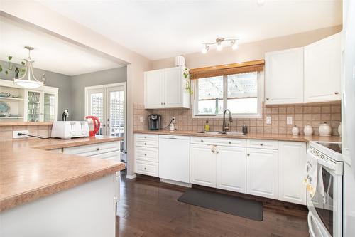 1310 Mary Court, Kelowna, BC - Indoor Photo Showing Kitchen With Double Sink