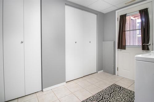 1310 Mary Court, Kelowna, BC - Indoor Photo Showing Laundry Room