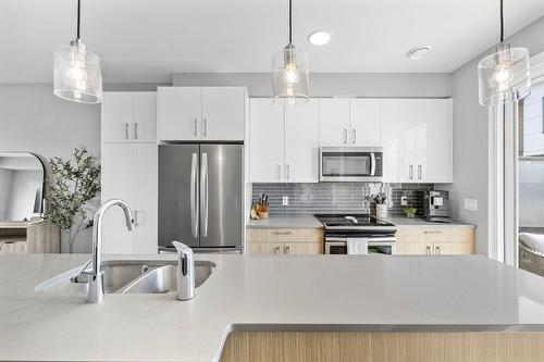 304-11581 Rogers Road, Lake Country, BC - Indoor Photo Showing Kitchen With Double Sink With Upgraded Kitchen