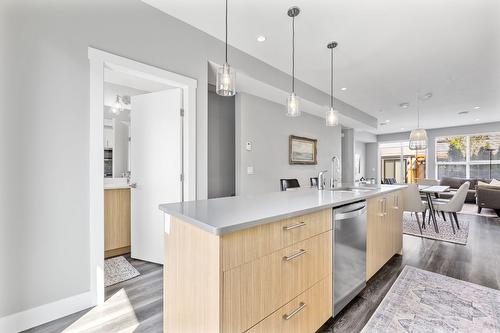 304-11581 Rogers Road, Lake Country, BC - Indoor Photo Showing Kitchen With Upgraded Kitchen