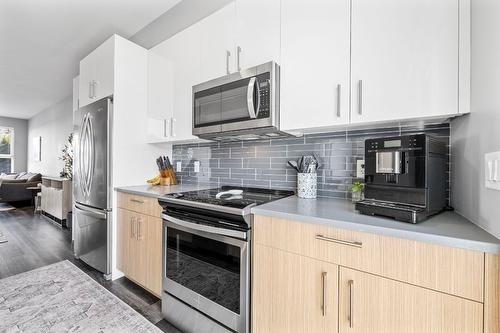 304-11581 Rogers Road, Lake Country, BC - Indoor Photo Showing Kitchen With Upgraded Kitchen