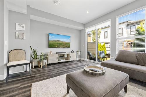 304-11581 Rogers Road, Lake Country, BC - Indoor Photo Showing Living Room