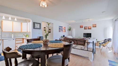 3206-415 Commonwealth Road, Kelowna, BC - Indoor Photo Showing Dining Room