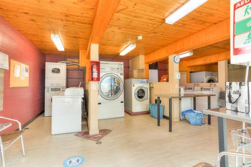 3206-415 Commonwealth Road, Kelowna, BC - Indoor Photo Showing Laundry Room