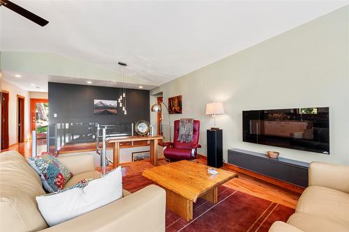 4970 16 Street, Salmon Arm, BC - Indoor Photo Showing Living Room