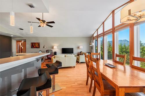 4970 16 Street, Salmon Arm, BC - Indoor Photo Showing Dining Room