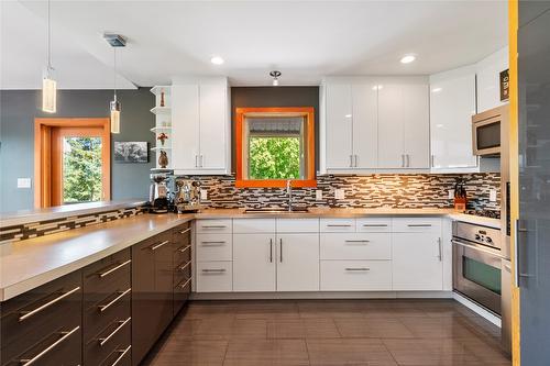 4970 16 Street, Salmon Arm, BC - Indoor Photo Showing Kitchen With Upgraded Kitchen