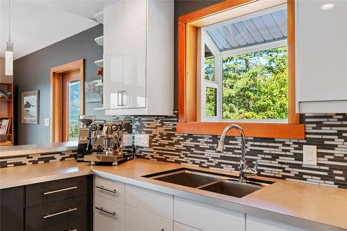 4970 16 Street, Salmon Arm, BC - Indoor Photo Showing Kitchen With Double Sink