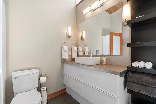 4970 16 Street, Salmon Arm, BC - Indoor Photo Showing Bathroom