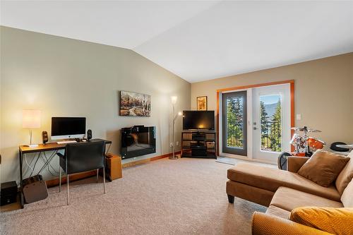 4970 16 Street, Salmon Arm, BC - Indoor Photo Showing Living Room