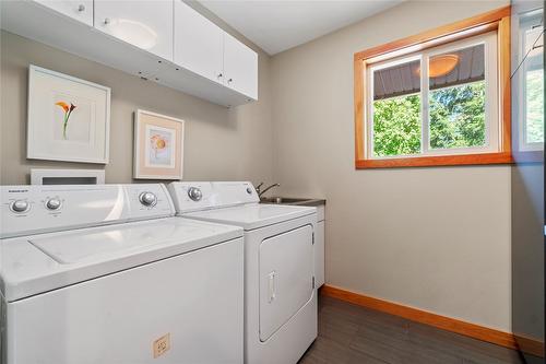 4970 16 Street, Salmon Arm, BC - Indoor Photo Showing Laundry Room