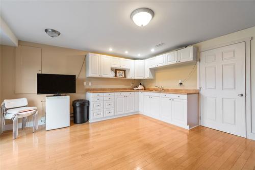 4970 16 Street, Salmon Arm, BC - Indoor Photo Showing Kitchen