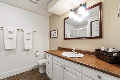 4970 16 Street, Salmon Arm, BC - Indoor Photo Showing Bathroom