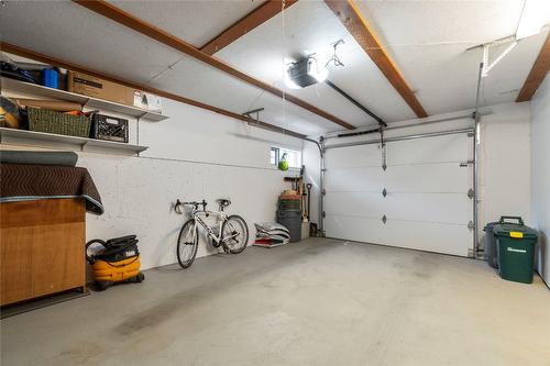 4970 16 Street, Salmon Arm, BC - Indoor Photo Showing Garage