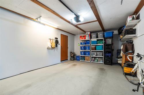 4970 16 Street, Salmon Arm, BC - Indoor Photo Showing Garage