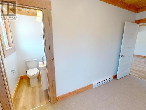 4608 Redonda Ave, Powell River, BC - Indoor Photo Showing Bathroom