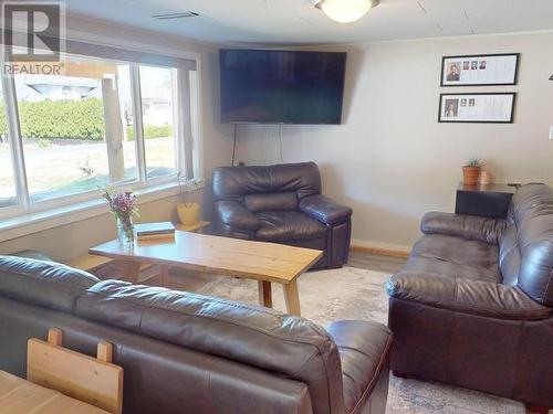 4608 Redonda Ave, Powell River, BC - Indoor Photo Showing Living Room