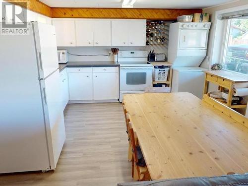 4608 Redonda Ave, Powell River, BC - Indoor Photo Showing Kitchen