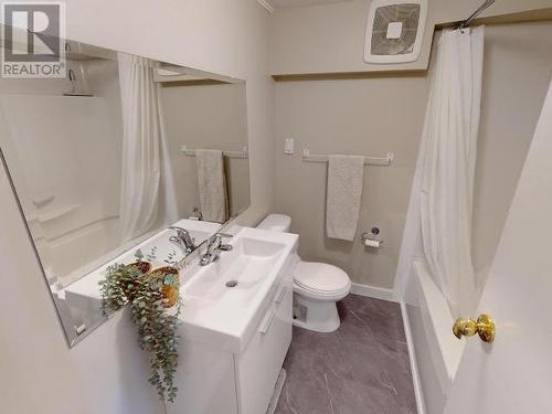 4608 Redonda Ave, Powell River, BC - Indoor Photo Showing Bathroom