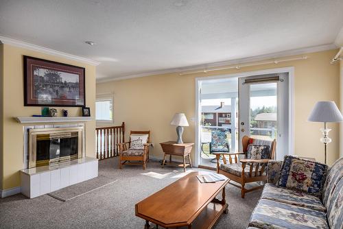 2280 Somerset Road, West Kelowna, BC - Indoor Photo Showing Living Room With Fireplace