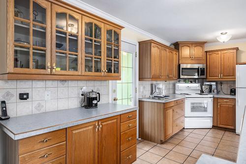 2280 Somerset Road, West Kelowna, BC - Indoor Photo Showing Kitchen