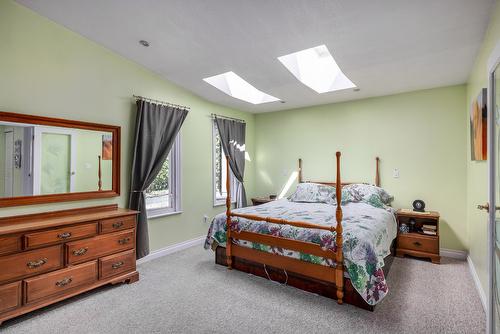 2280 Somerset Road, West Kelowna, BC - Indoor Photo Showing Bedroom