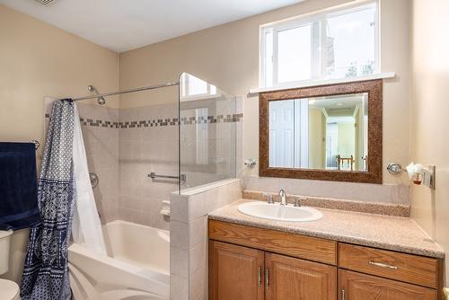 2280 Somerset Road, West Kelowna, BC - Indoor Photo Showing Bathroom