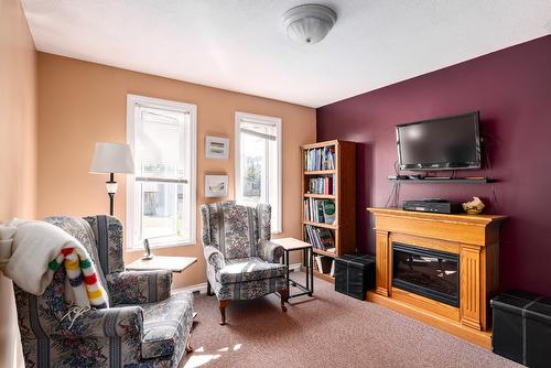 2280 Somerset Road, West Kelowna, BC - Indoor Photo Showing Living Room With Fireplace