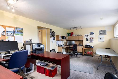 2280 Somerset Road, West Kelowna, BC - Indoor Photo Showing Office