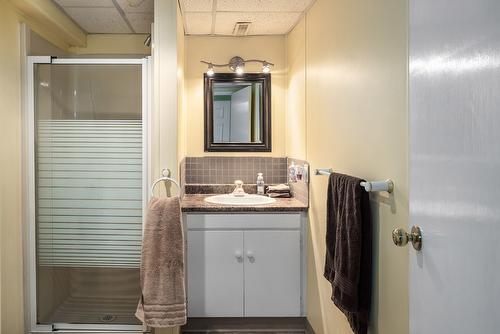 2280 Somerset Road, West Kelowna, BC - Indoor Photo Showing Bathroom