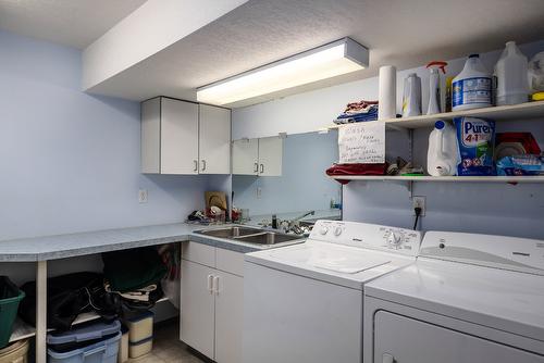 2280 Somerset Road, West Kelowna, BC - Indoor Photo Showing Laundry Room