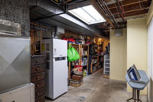 2280 Somerset Road, West Kelowna, BC - Indoor Photo Showing Basement