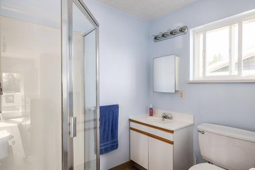 2280 Somerset Road, West Kelowna, BC - Indoor Photo Showing Bathroom