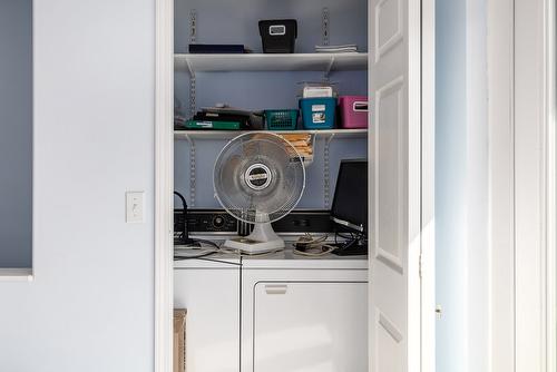 2280 Somerset Road, West Kelowna, BC - Indoor Photo Showing Laundry Room