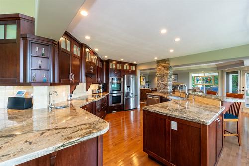 1501 18 Avenue, Salmon Arm, BC - Indoor Photo Showing Kitchen