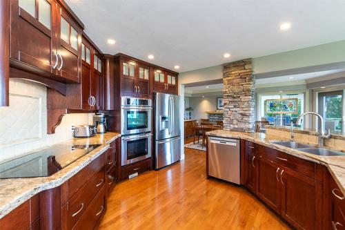 1501 18 Avenue, Salmon Arm, BC - Indoor Photo Showing Kitchen With Double Sink With Upgraded Kitchen