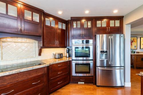 1501 18 Avenue, Salmon Arm, BC - Indoor Photo Showing Kitchen With Upgraded Kitchen