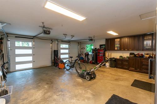 1501 18 Avenue, Salmon Arm, BC - Indoor Photo Showing Garage