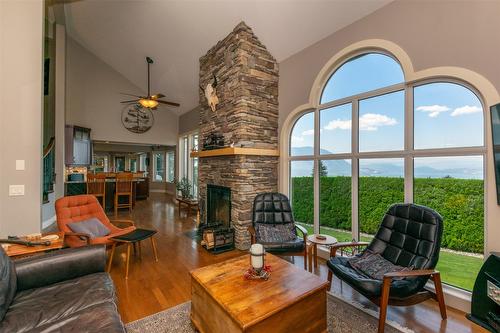 1501 18 Avenue, Salmon Arm, BC - Indoor Photo Showing Living Room With Fireplace