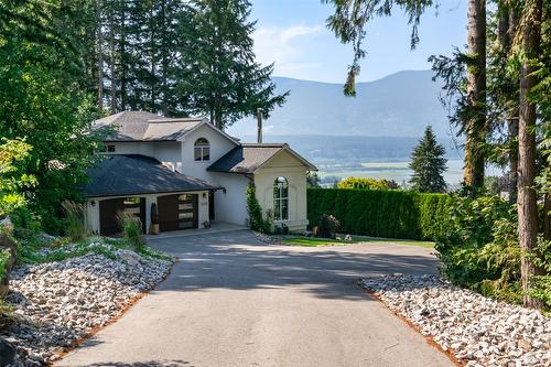 1501 18 Avenue, Salmon Arm, BC - Outdoor