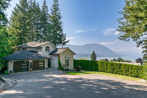 1501 18 Avenue, Salmon Arm, BC - Outdoor