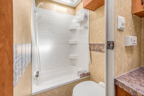 121-8000 Highland Road, Vernon, BC - Indoor Photo Showing Bathroom