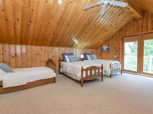 19 Finley Dr, Tiny, ON - Indoor Photo Showing Bedroom