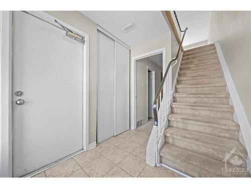 1809 Axminster Court, Ottawa, ON 