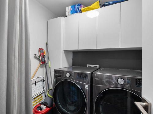 Salle de lavage - 203-4001 Rue Elsa-Triolet, Laval (Chomedey), QC - Indoor Photo Showing Laundry Room